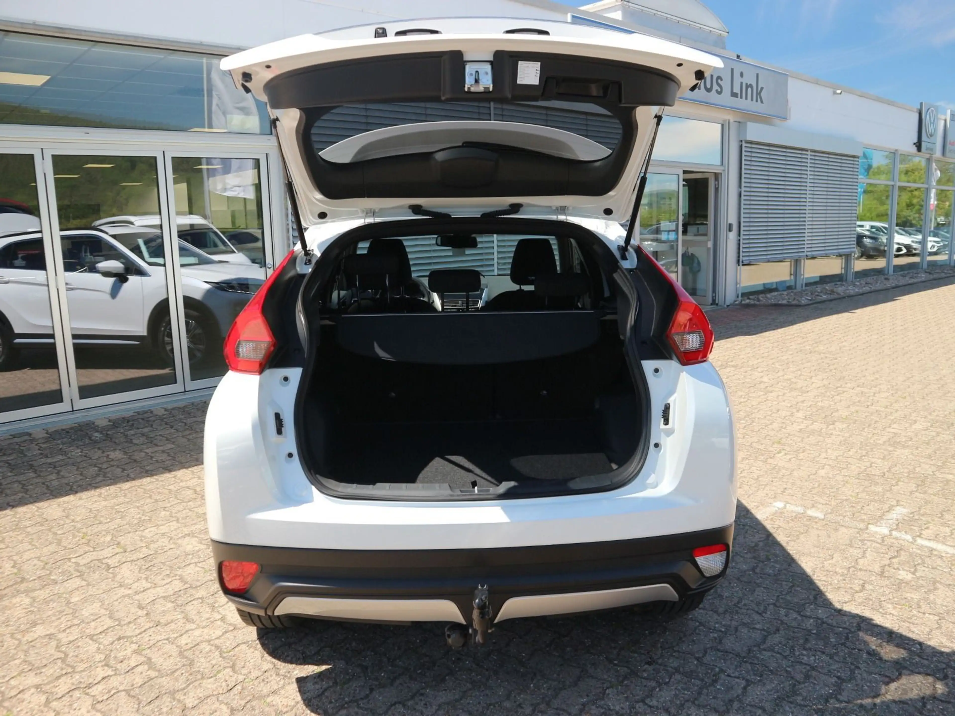 Mitsubishi Eclipse Cross 2.2 DI-D 4WD Active+ 360° LED AHK — photo 13