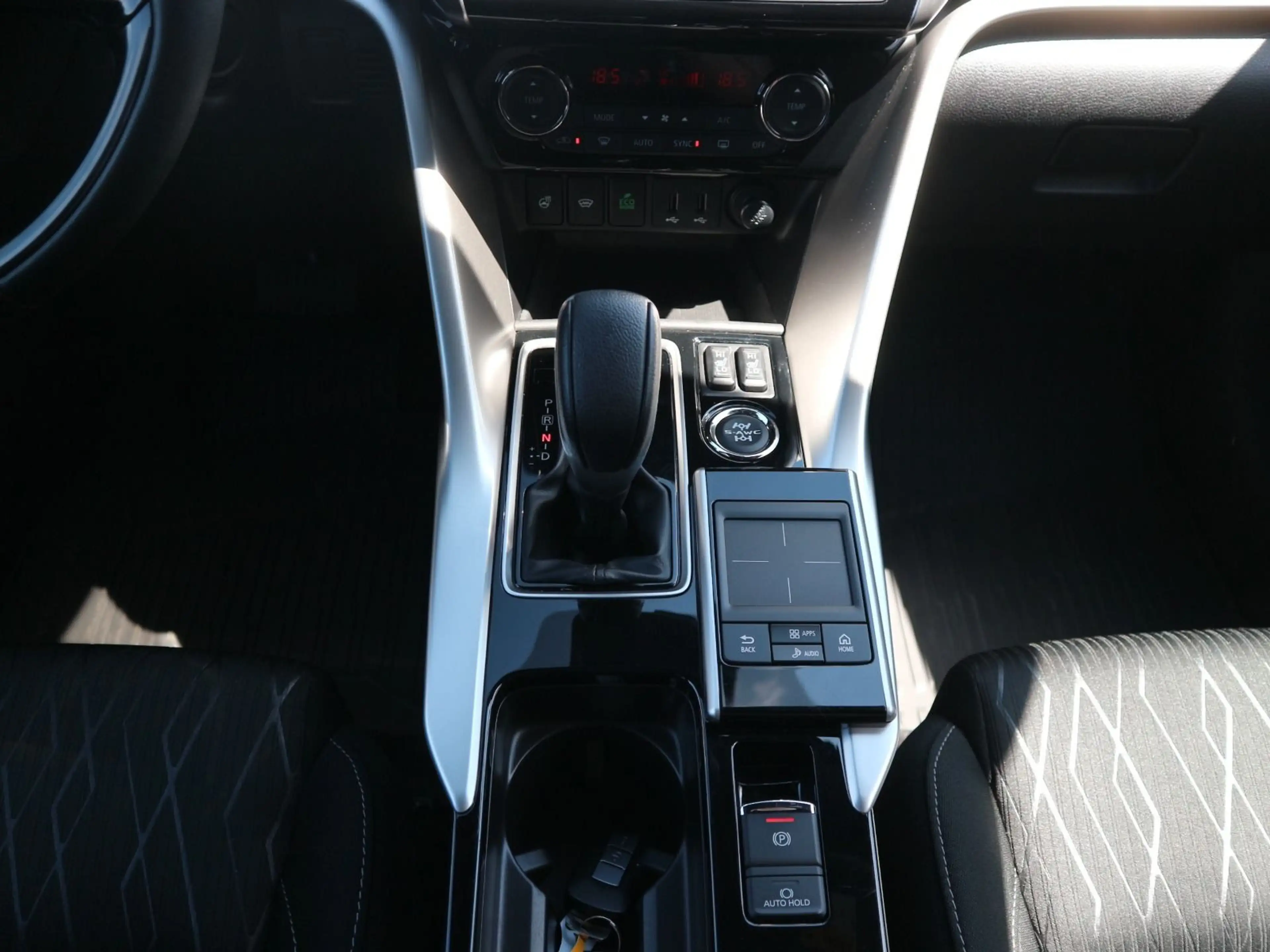 Mitsubishi Eclipse Cross 2.2 DI-D 4WD Active+ 360° LED AHK — photo 12