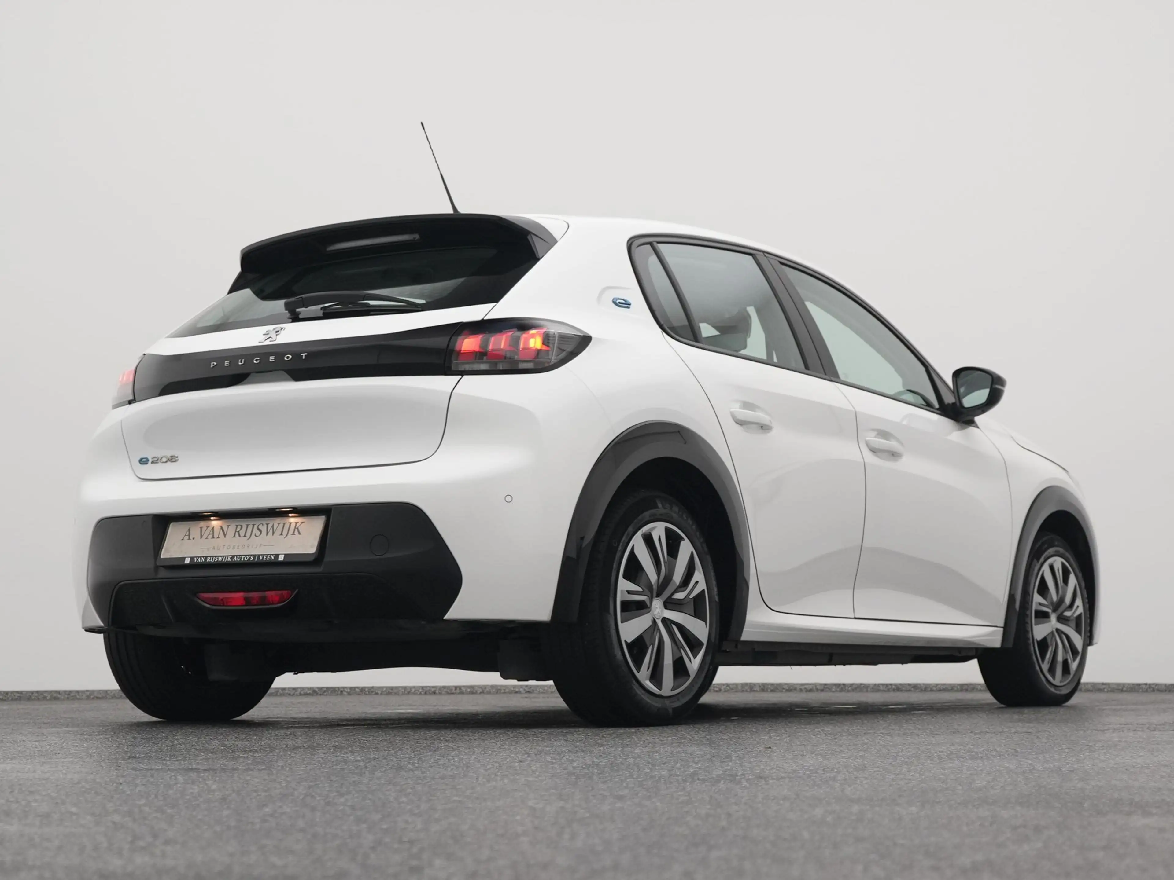 Peugeot e-208 EV Active 50 kWh | CARPLAY — photo 17