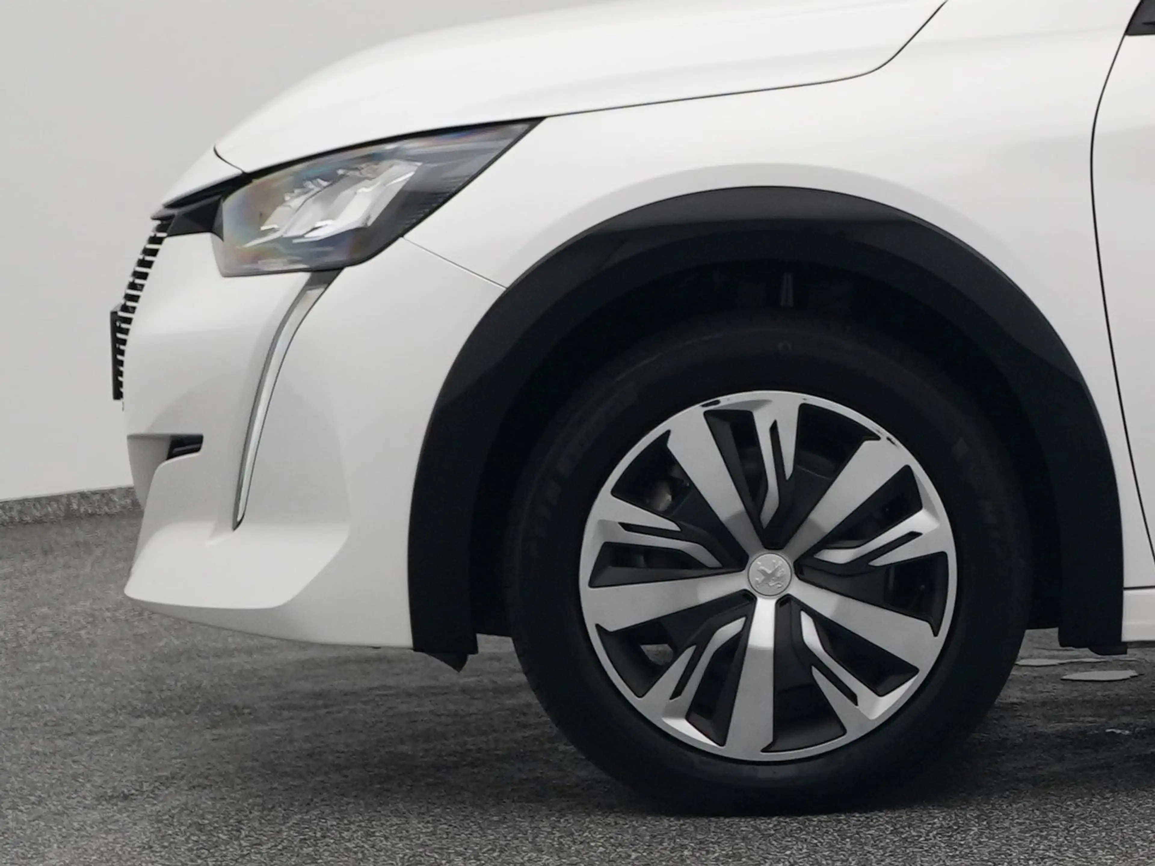 Peugeot e-208 EV Active 50 kWh | CARPLAY — photo 22