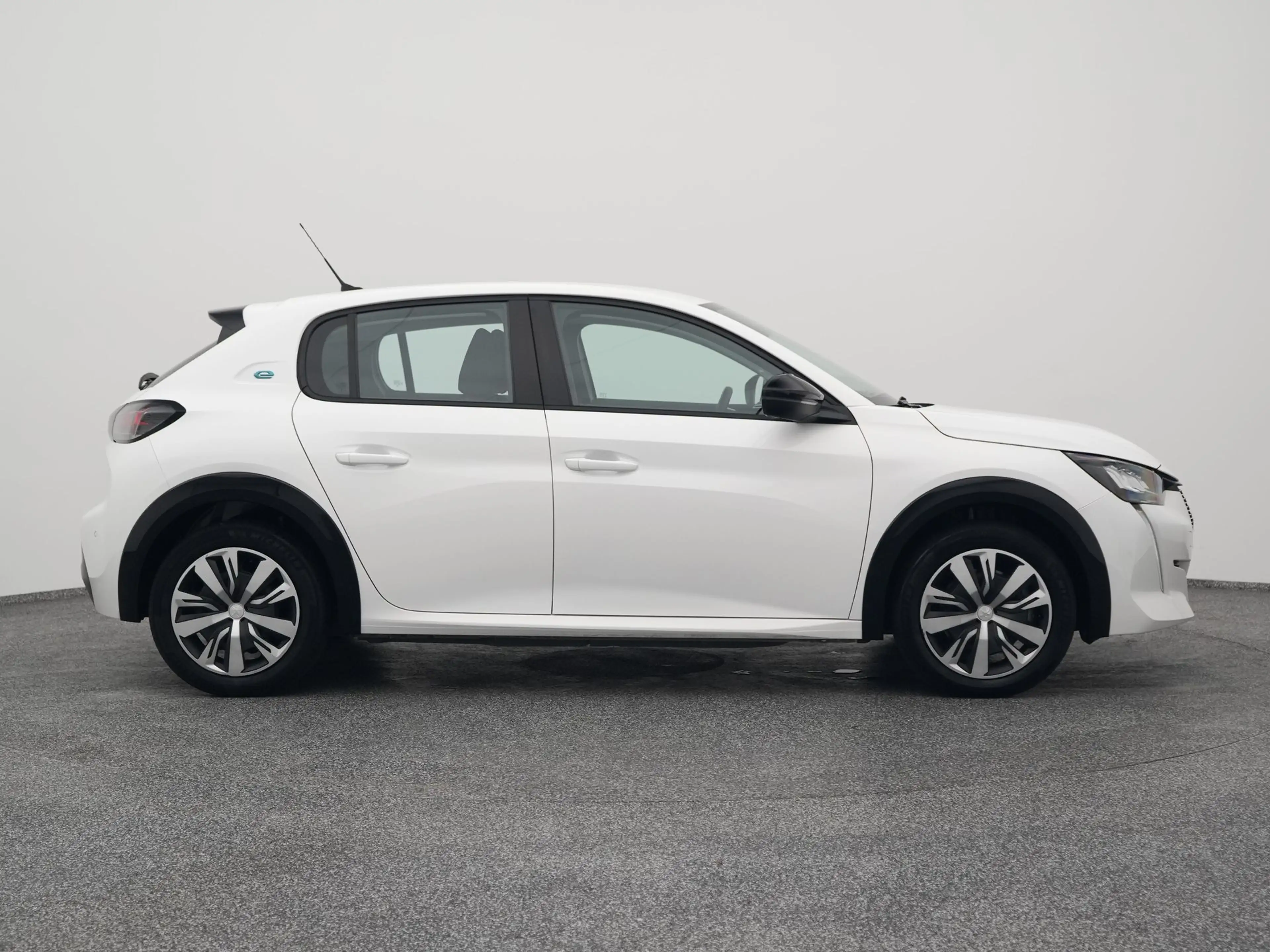 Peugeot e-208 EV Active 50 kWh | CARPLAY — photo 15