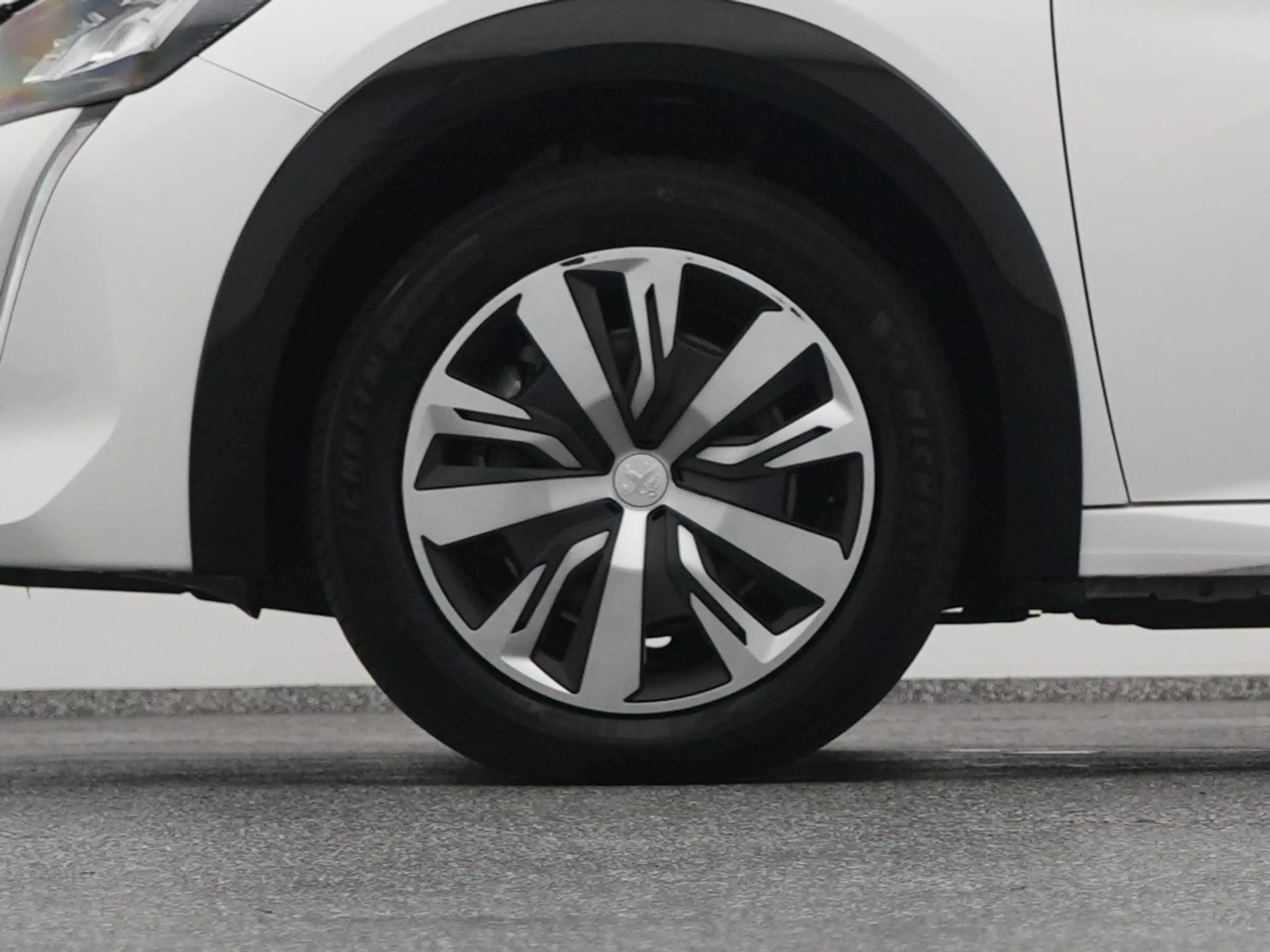 Peugeot e-208 EV Active 50 kWh | CARPLAY — photo 40