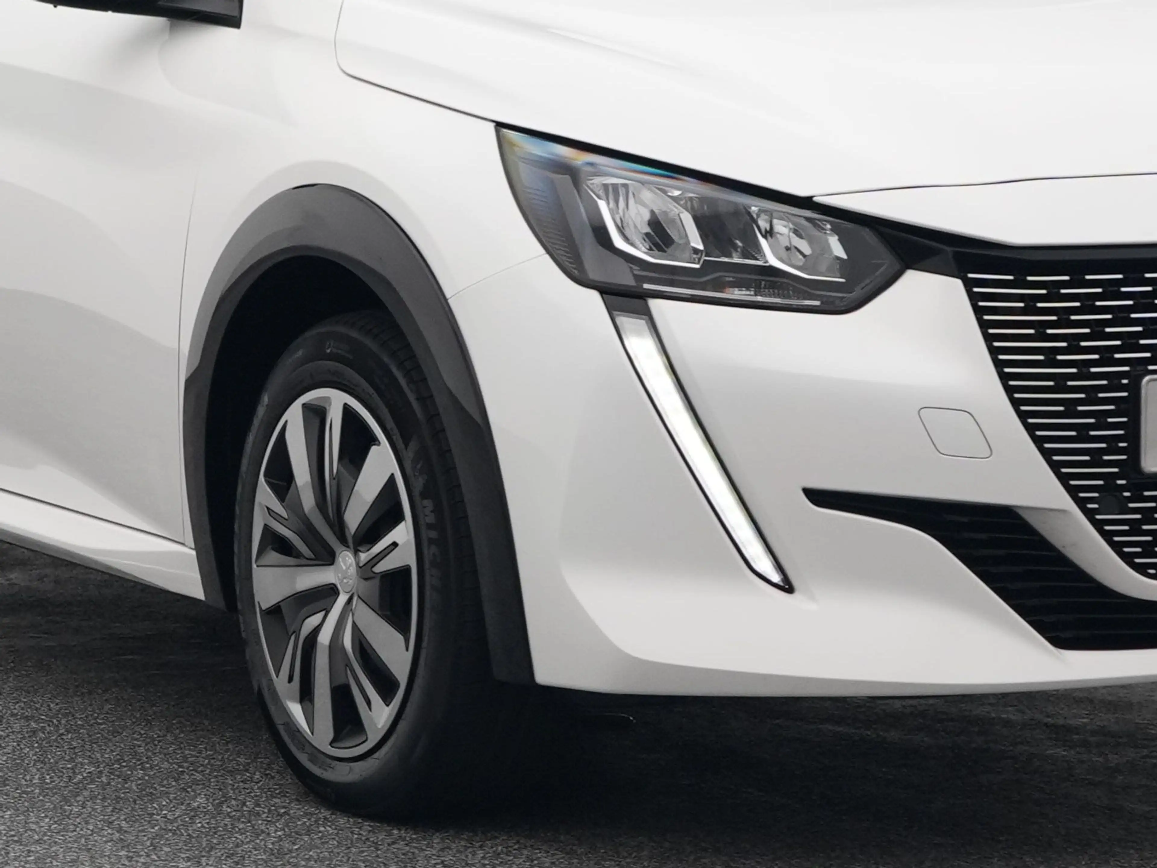 Peugeot e-208 EV Active 50 kWh | CARPLAY — photo 18