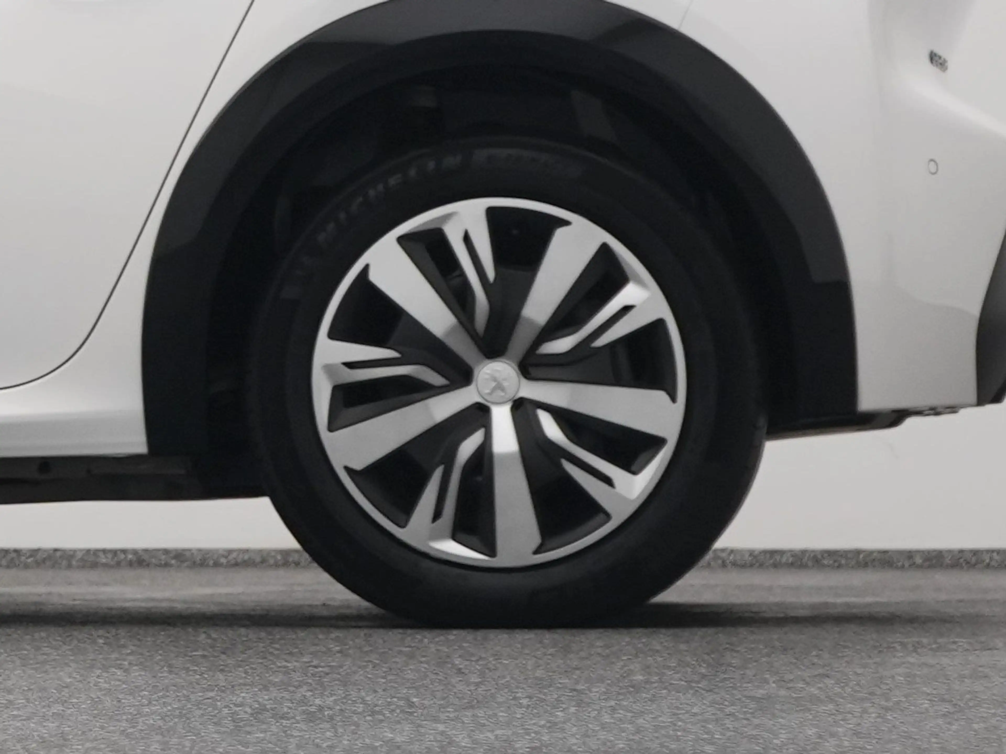 Peugeot e-208 EV Active 50 kWh | CARPLAY — photo 41