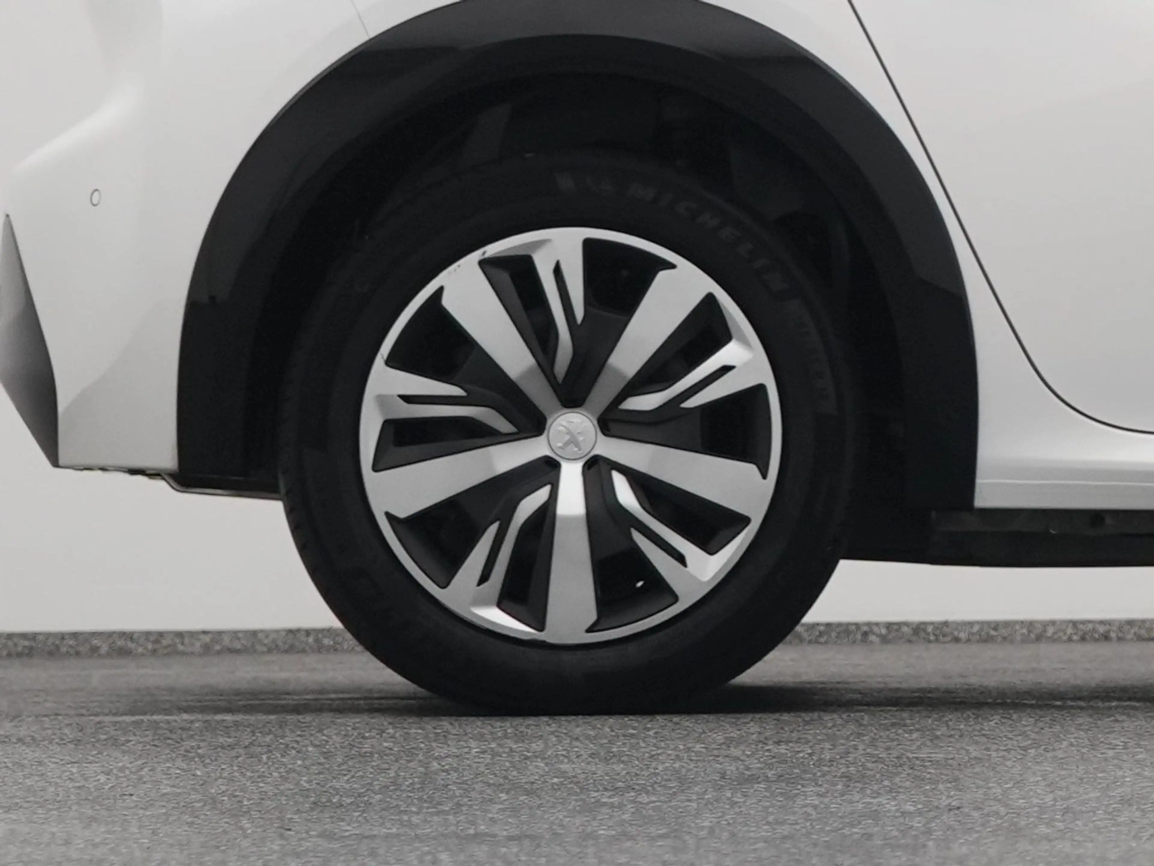 Peugeot e-208 EV Active 50 kWh | CARPLAY — photo 42
