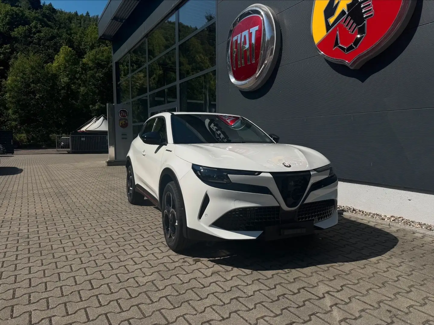 Alfa Romeo Junior Ibrida 1.2MHEV Speciale+TECH-PAKET+MATRIX Blanc - 1