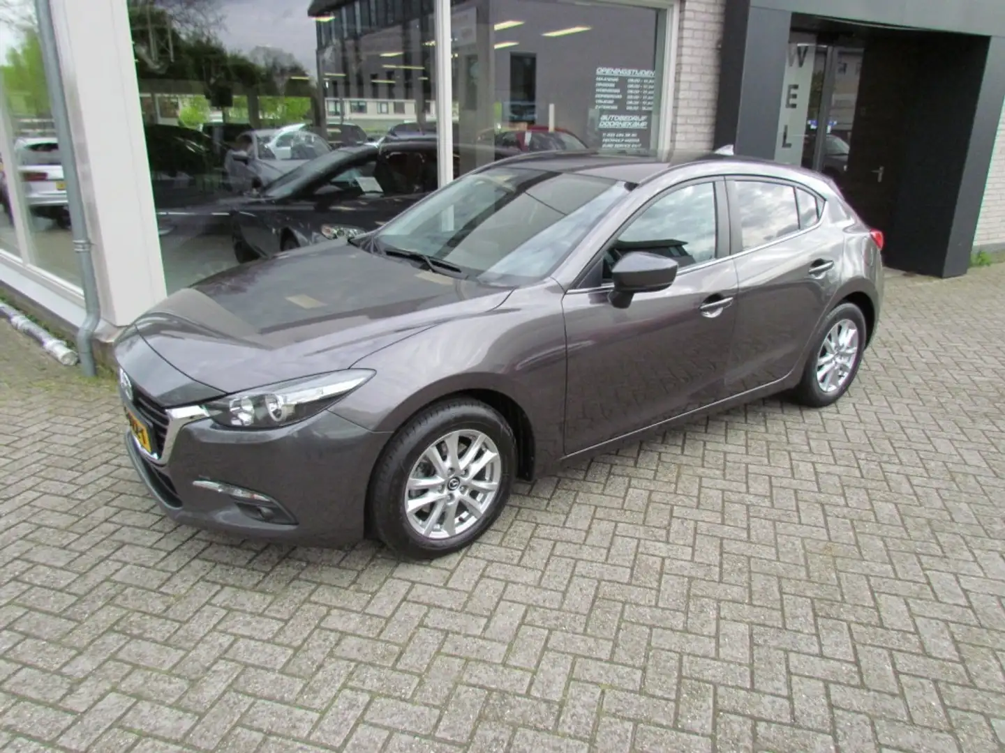 Mazda 3 2.0 Skyactiv-G 120pk 6MT HB5 Skylease Grey - 2