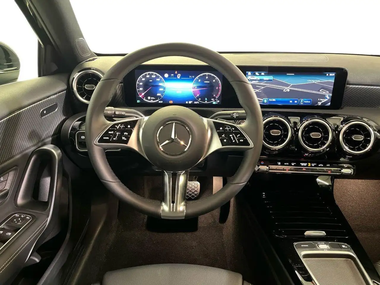 Mercedes-Benz A-Class 2026 — фото 11