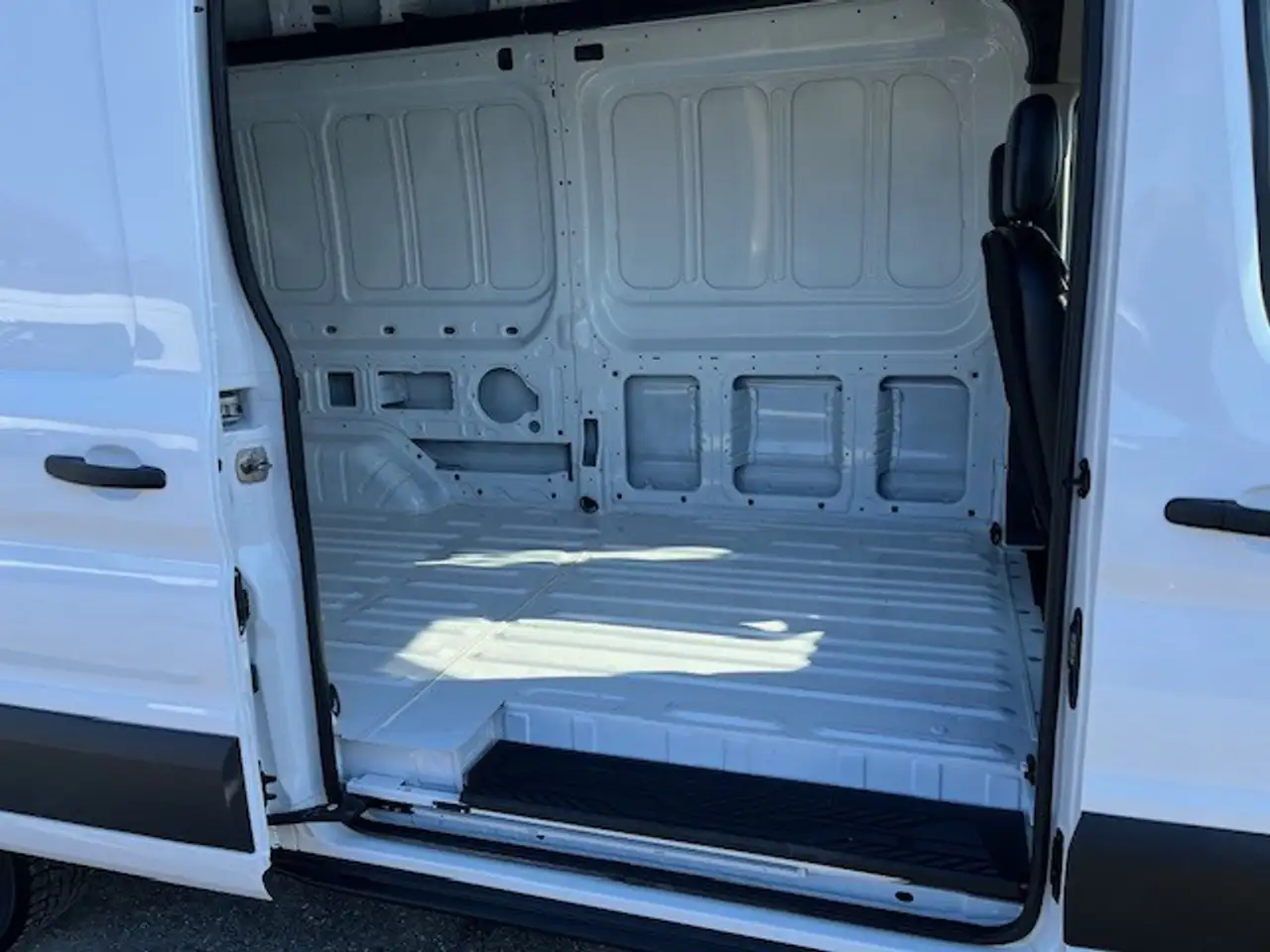 Ford Transit Cargo Van снимка Ford Transit Cargo Van