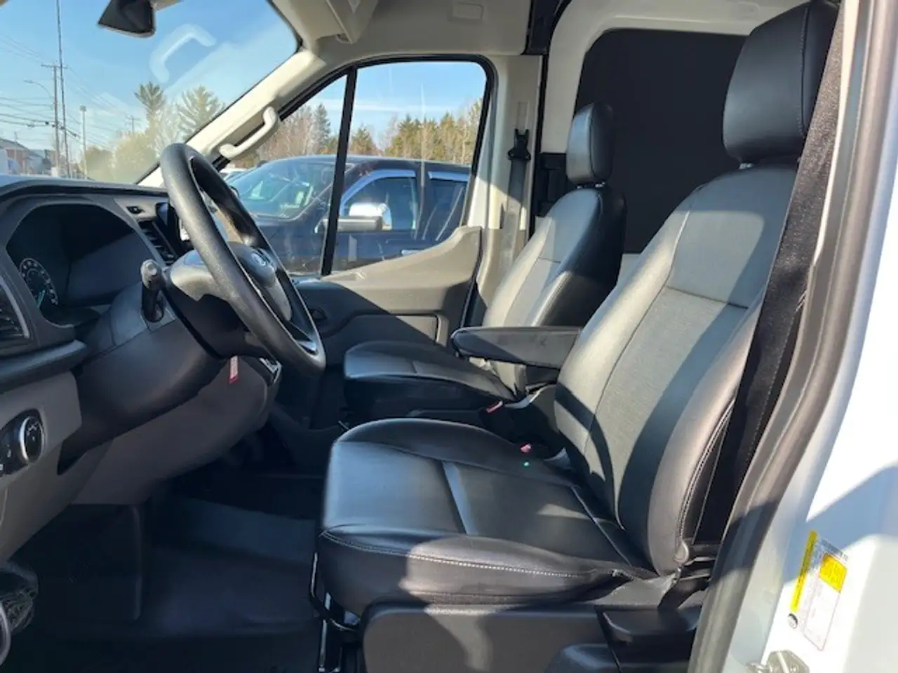 Ford Transit Cargo Van снимка Ford Transit Cargo Van
