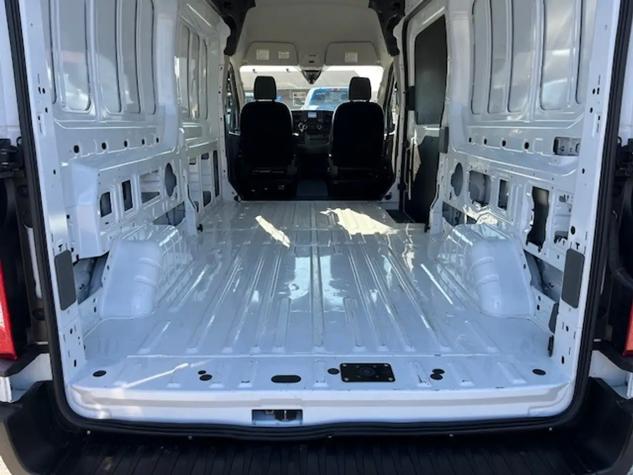 Ford Transit Cargo Van снимка Ford Transit Cargo Van