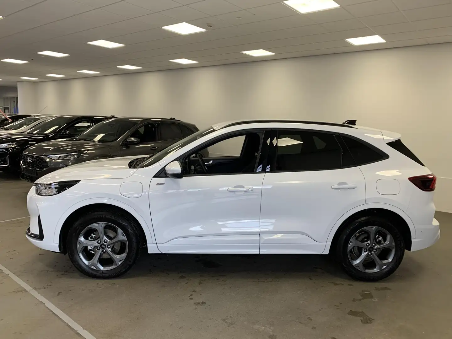 Ford Kuga 2.5 PHEV ST-Line | Nieuw model | Winter Pack Wit - 2