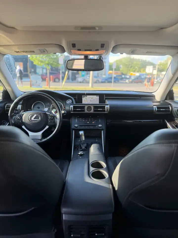 Lexus IS снимка Lexus IS