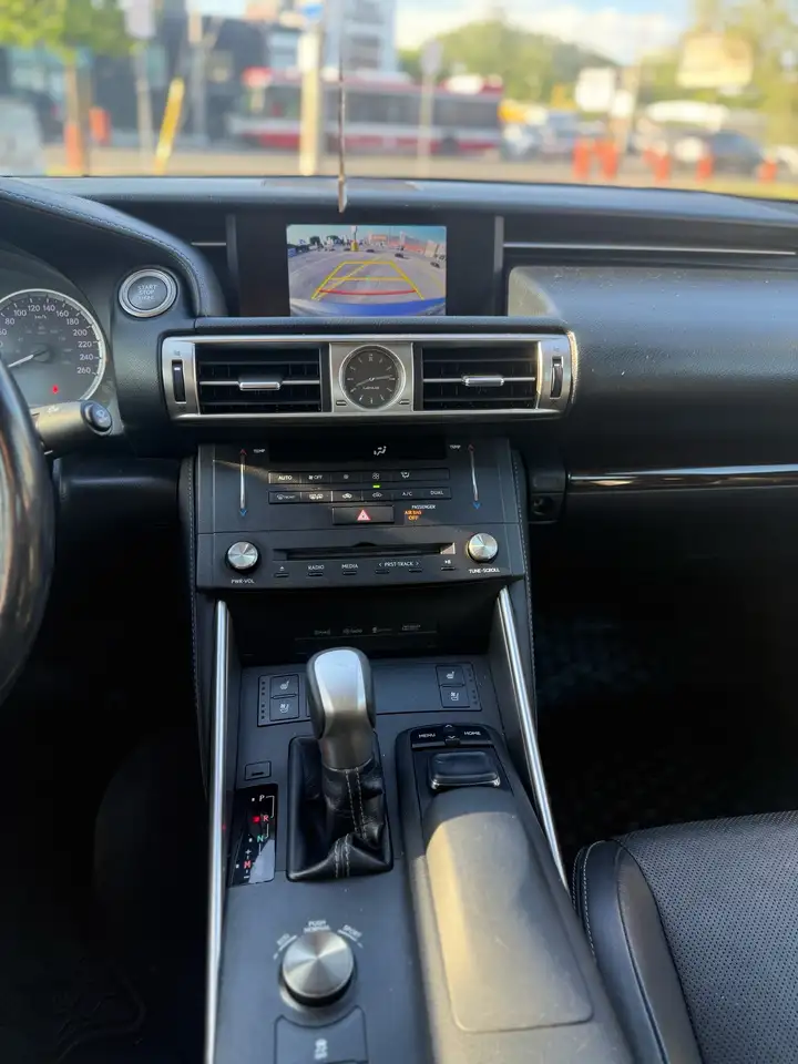 Lexus IS снимка Lexus IS