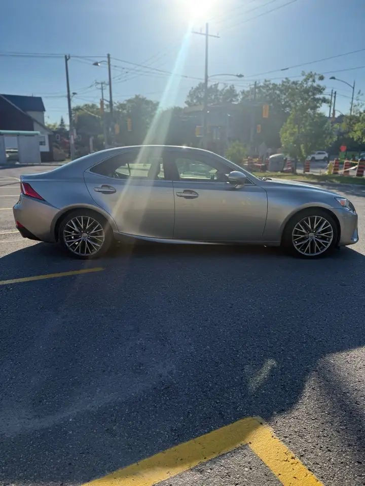 Lexus IS снимка Lexus IS