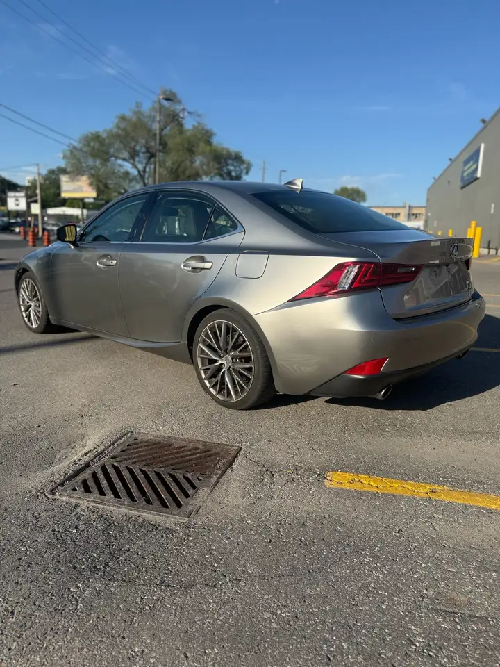 Lexus IS снимка Lexus IS