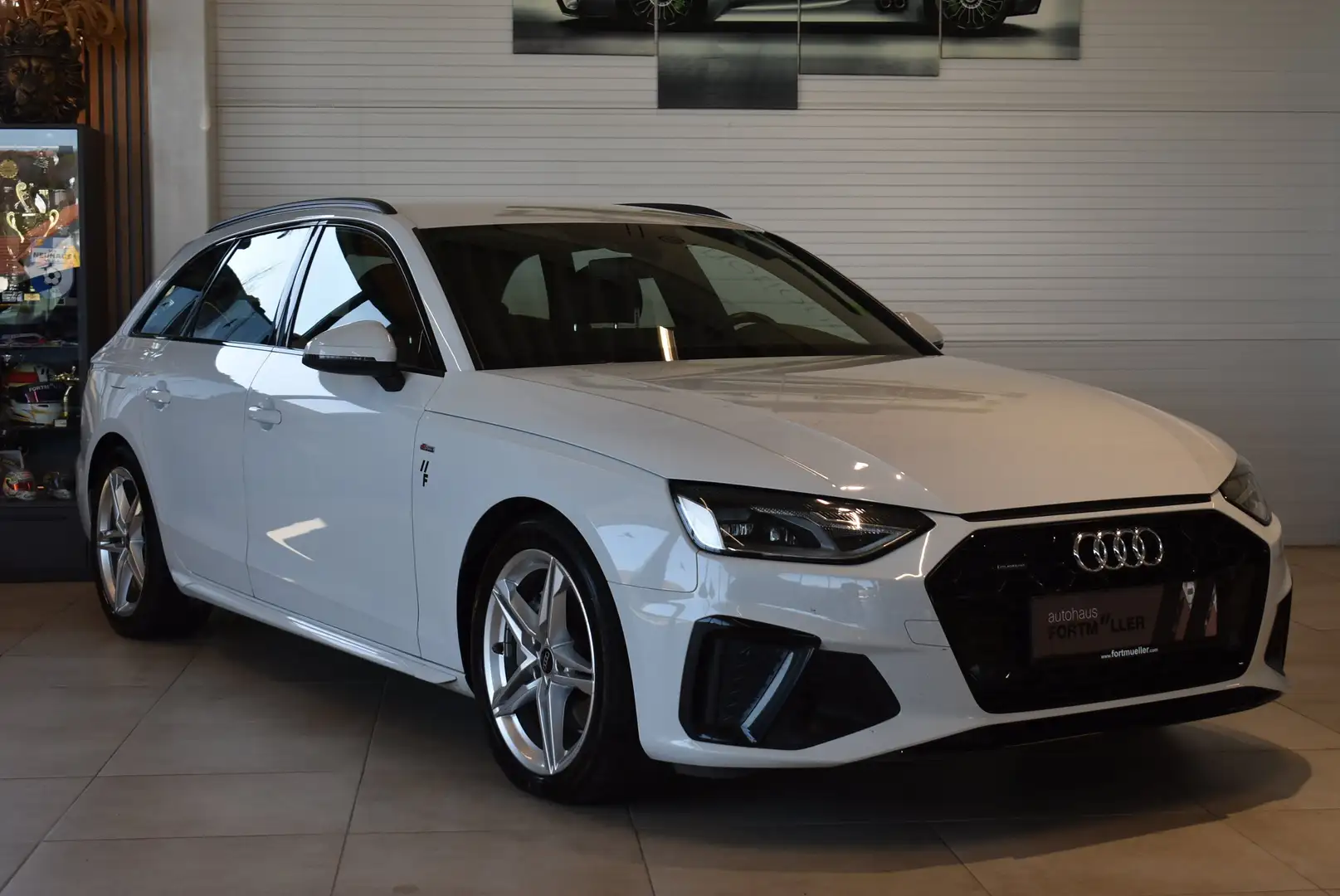 Audi A4 40 TDI quattro //S line //virtual Weiß - 1