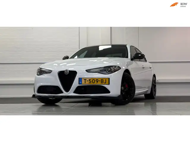 Alfa Romeo Giulia 2.0T 310pk LED Xenon Schuifkanteldak Leer F1 flipp