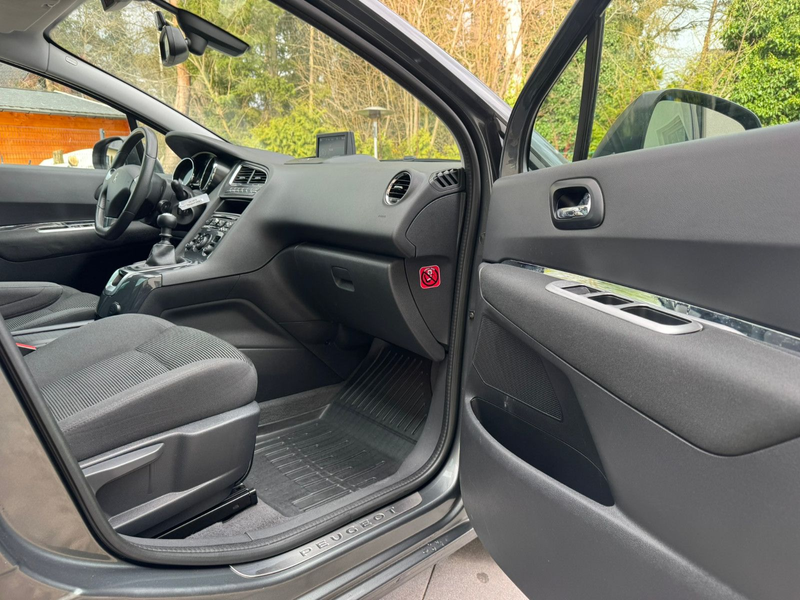 Peugeot 5008 Allure 1.6 , Head-up, PDC, Navi, StHz, Pano — photo 14