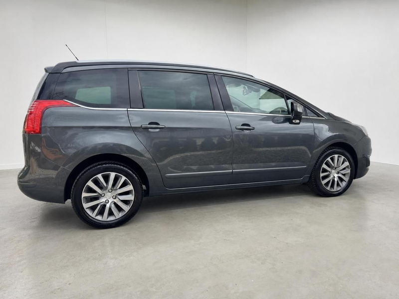 Peugeot 5008 Allure 1.6 , Head-up, PDC, Navi, StHz, Pano — photo 6