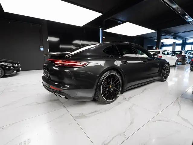 Porsche Panamera view 4