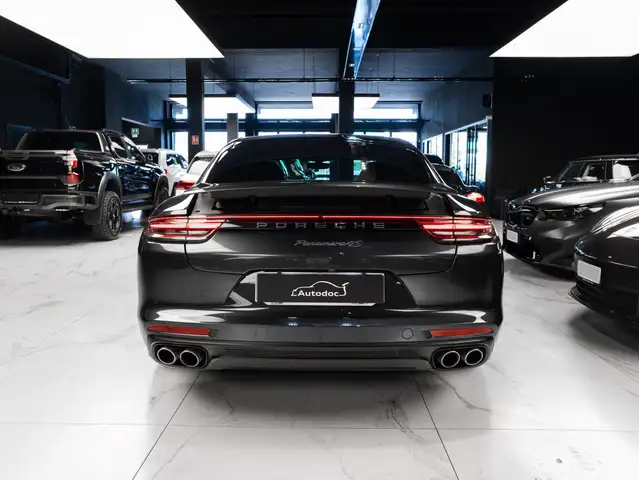 Porsche Panamera view 5