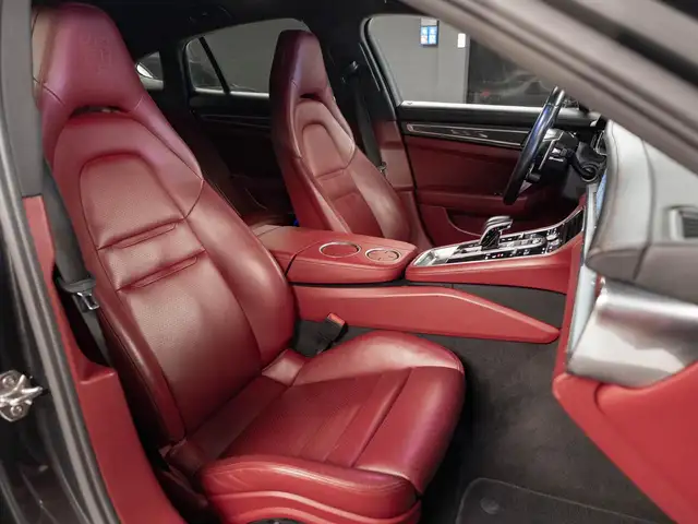 Porsche Panamera view 11