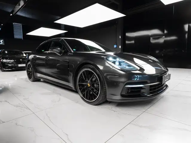 Porsche Panamera view 3