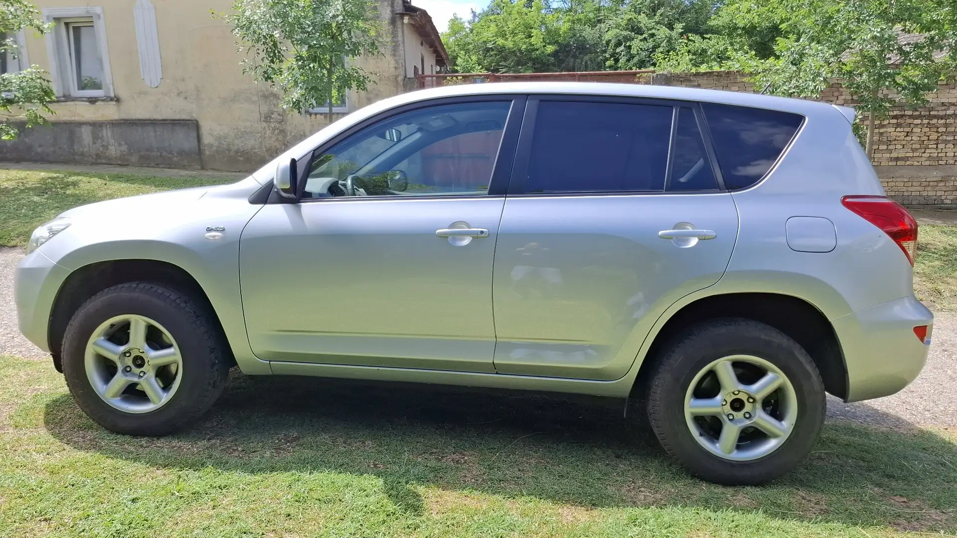 Toyota RAV 4 RAV4 2,2 D-4D 135, neues Service, Parktronik Silber - 1