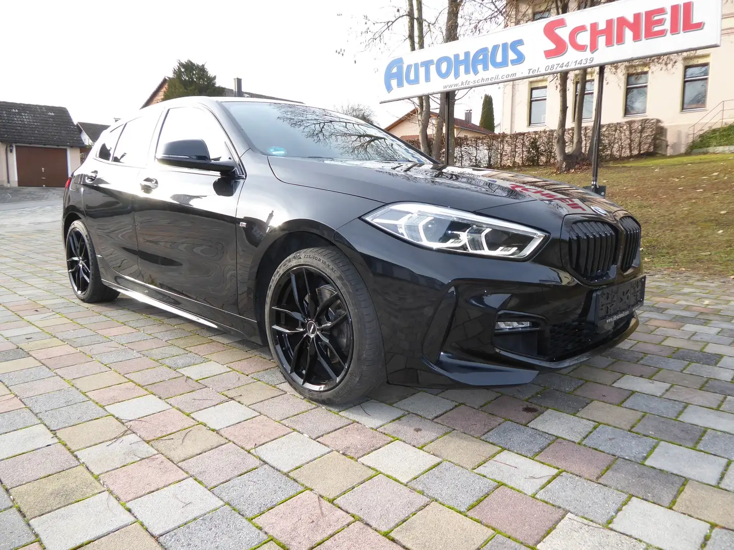 BMW 118 118 i M Sport reparierter Unfallschaden, LED, PDC Schwarz - 1