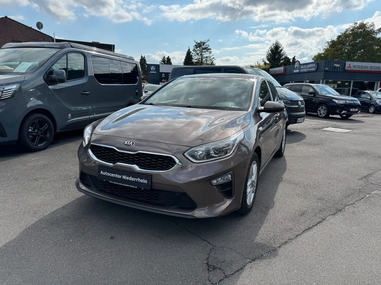 Kia Ceed / cee'd Ceed Attract Braun - 1