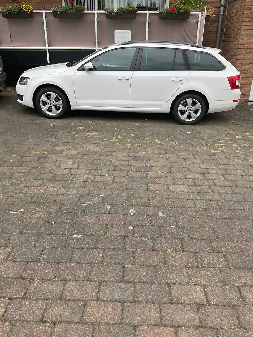 Skoda Octavia Combi 2.0 TDI Green tec Elegance Bílá - 1