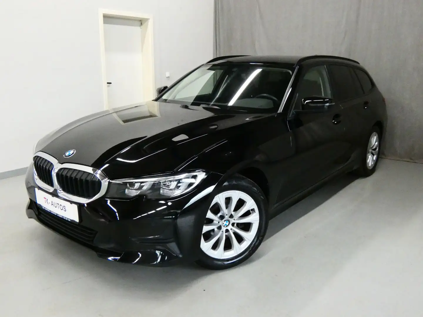 BMW 318 d Touring Advant,1.Hand,Navi,LED,Tempo,S-Heft Schwarz - 1