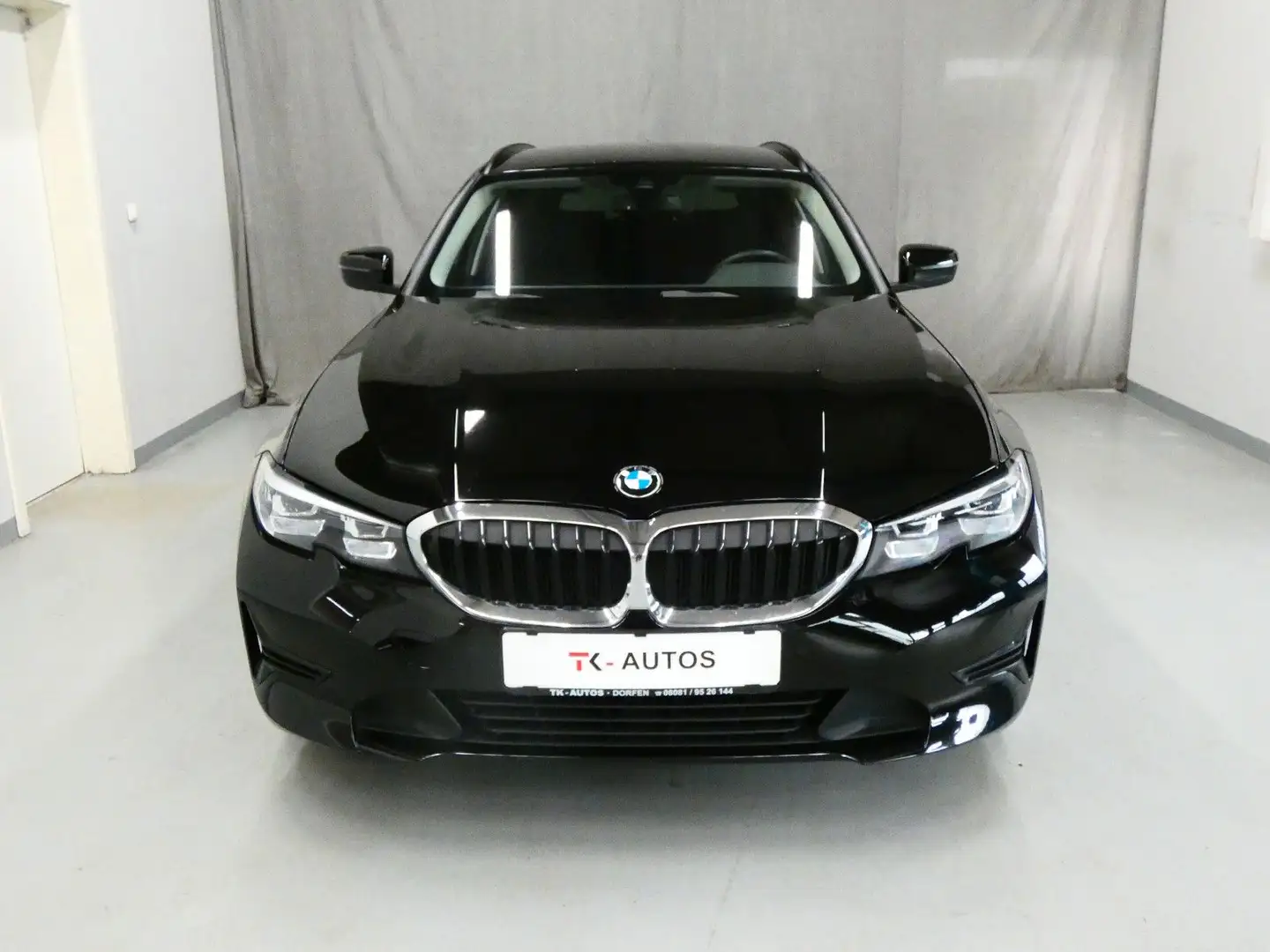 BMW 318 d Touring Advant,1.Hand,Navi,LED,Tempo,S-Heft Schwarz - 2