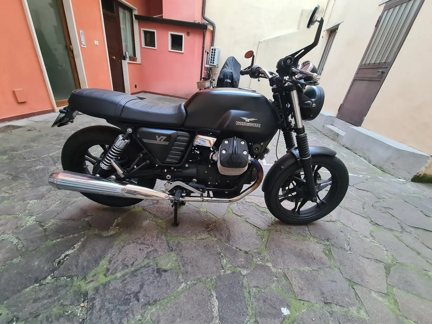 Moto Guzzi V7 Sport stone - 2