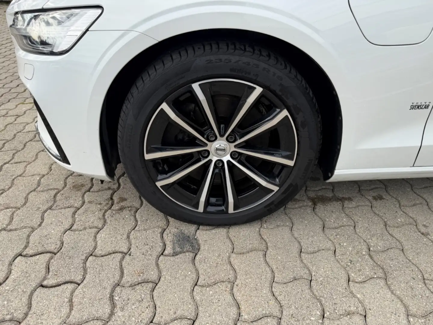 Volvo V60 Plus Dark Recharge Plug-In Hybrid AWD StandHZG Dig Weiß - 2