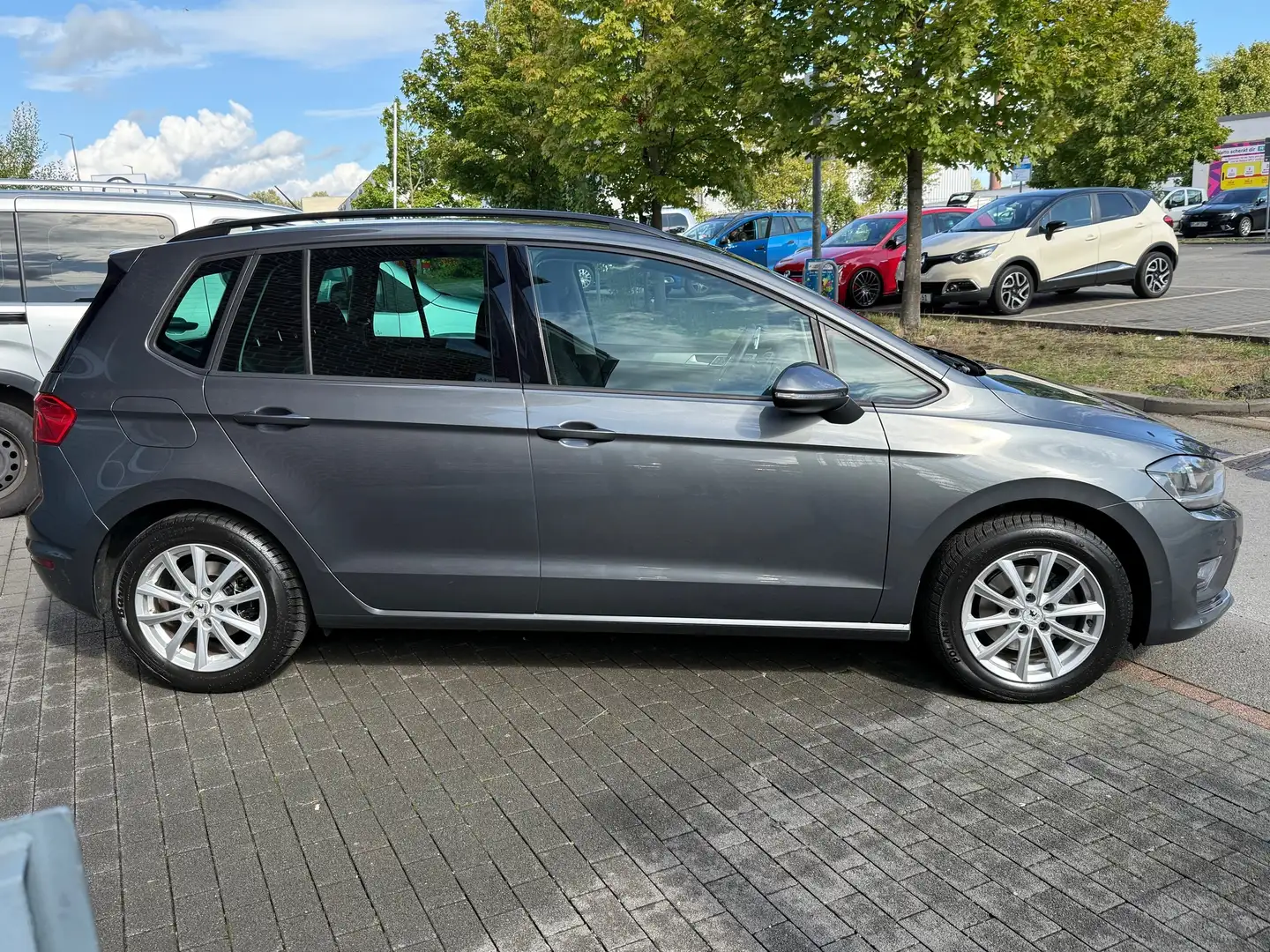 Volkswagen Golf Sportsvan DSG*BMT*1.Vorb.*SH.Gepflegt*PDC*GRA*BT*ALU*GRA*CAM Grau - 2