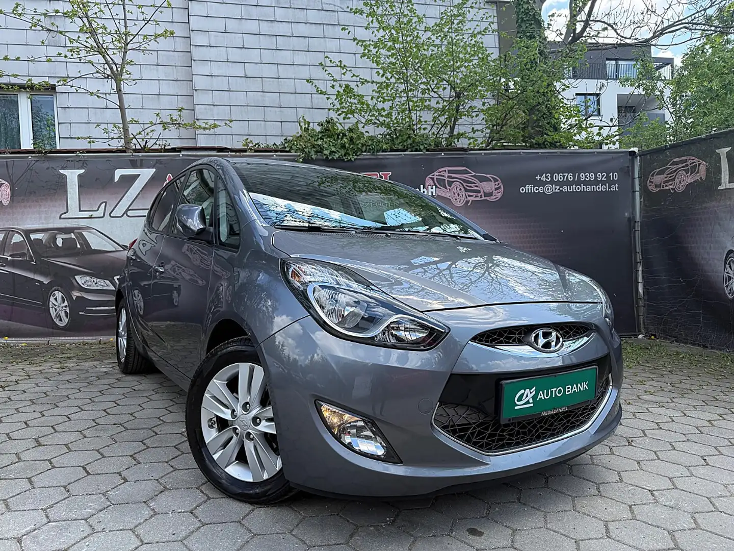 Hyundai iX20 1,6 CVVT Go Aut. Grau - 1