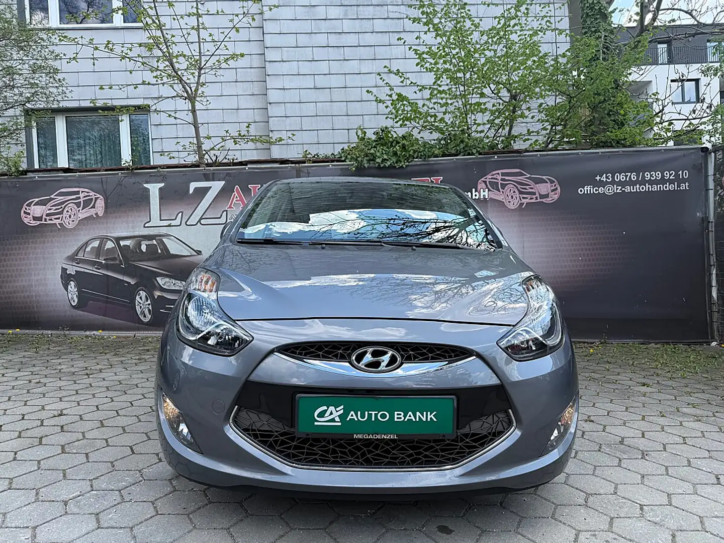Hyundai iX20 1,6 CVVT Go Aut. Grau - 2