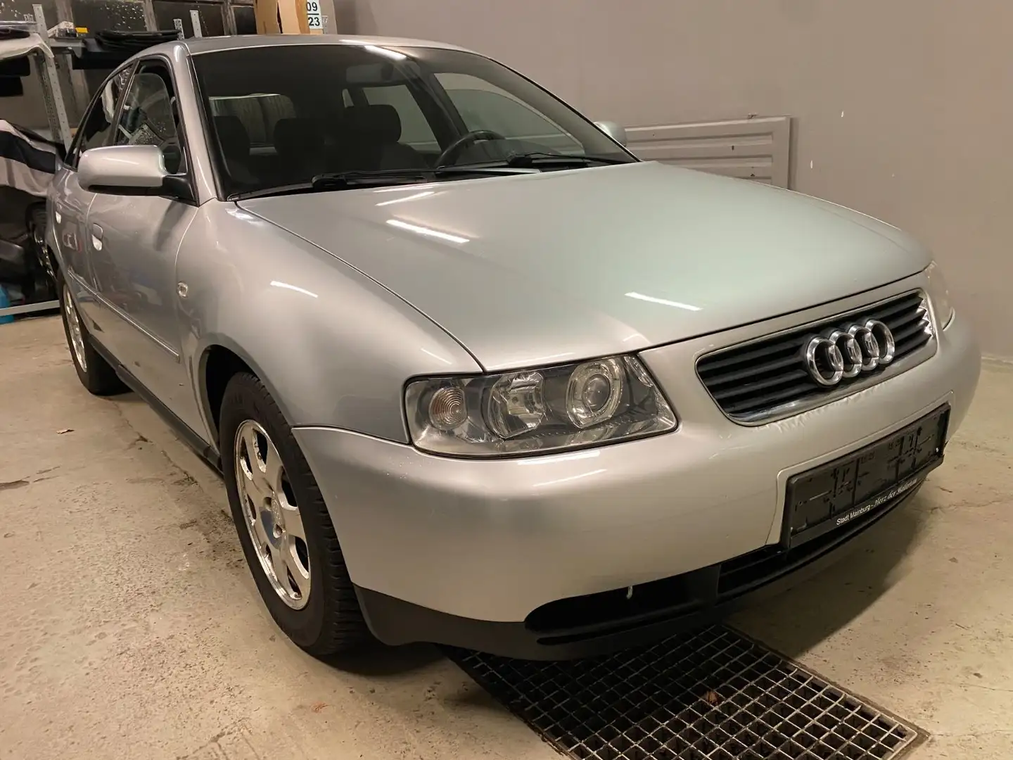 Audi A3 1.6 Automatik-Klima-1.Familienbesitz Silber - 1