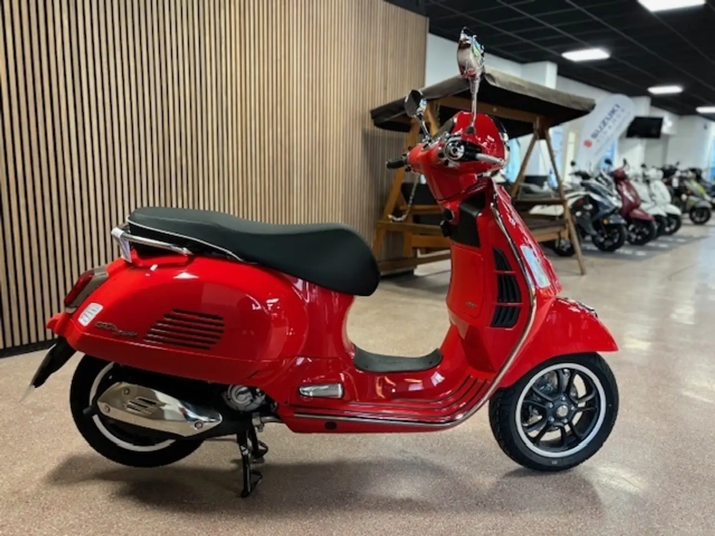 Vespa GTS 300 SUPER E5 ROSSO R Červená - 2