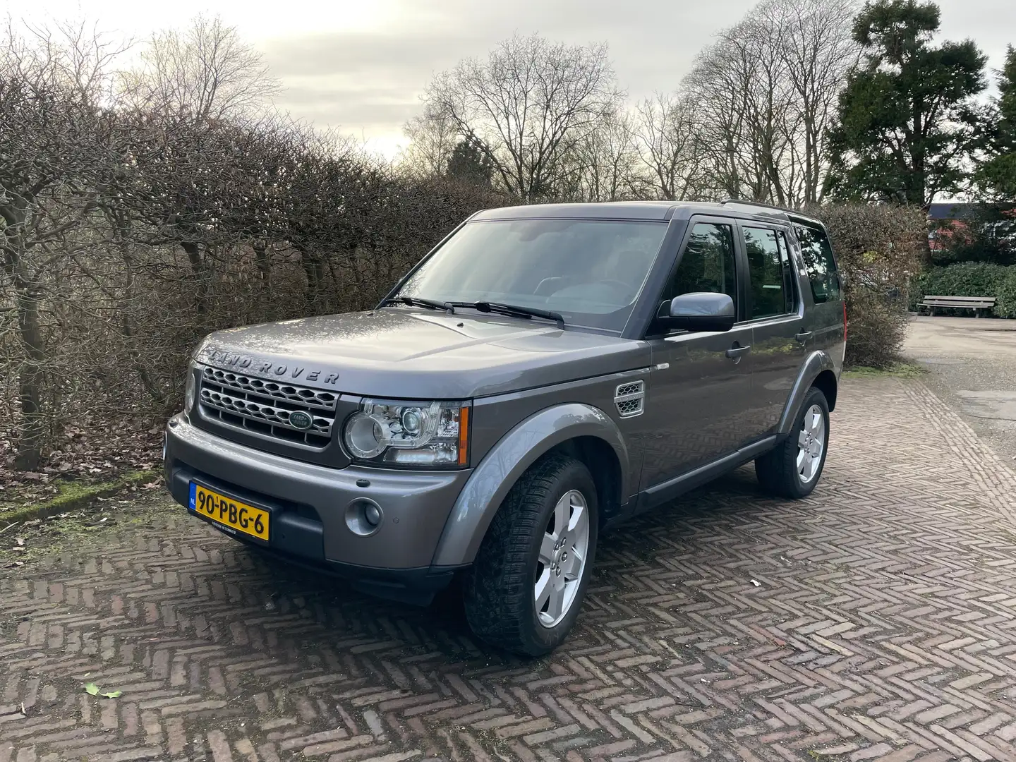 Land Rover Discovery Discovery 3.0 SDV6 HSE Grijs - 2