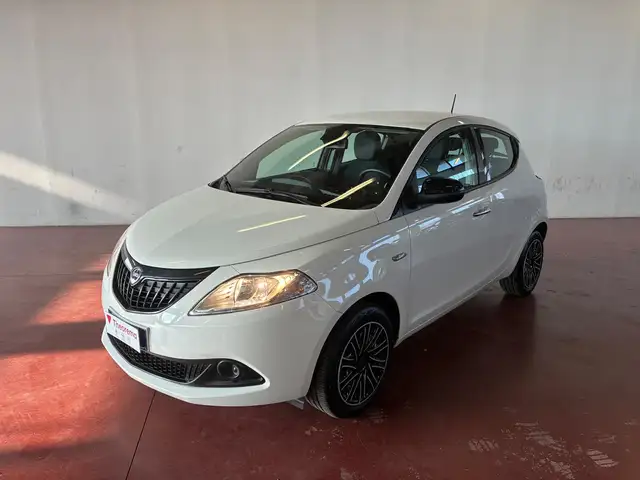 Lancia Ypsilon 1.0 FireFly Hybrid Silver