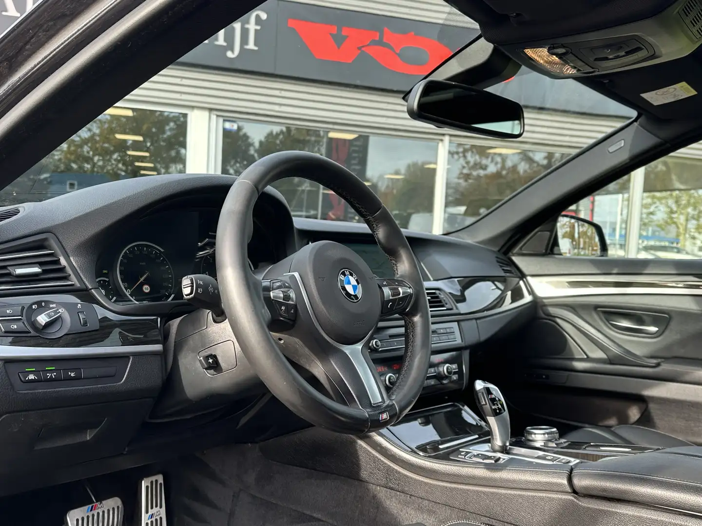 BMW 530 5-serie Touring 530xd M-Sport | Panodak | Memory | Zwart - 2