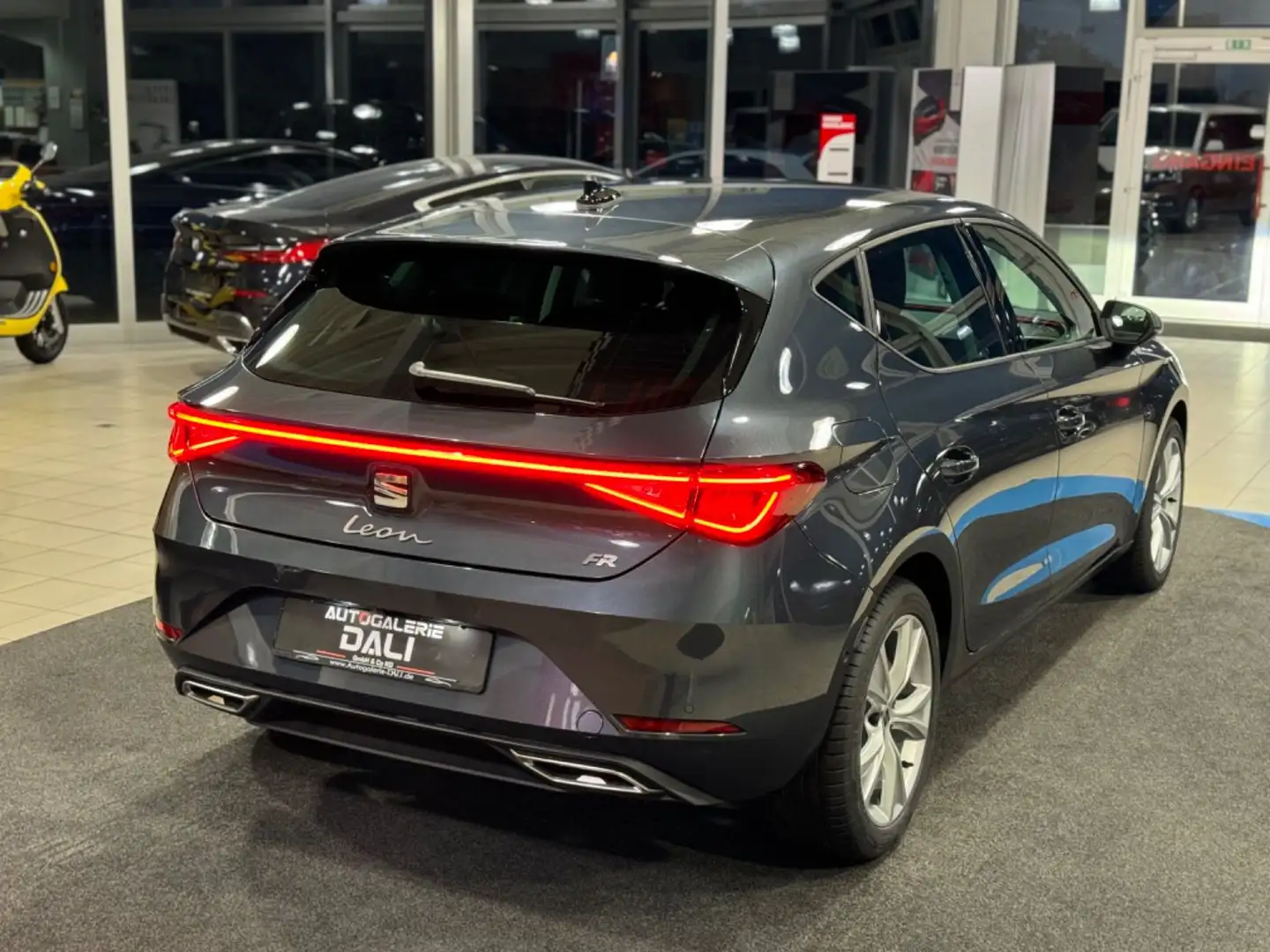 SEAT Leon FR  1.0 TSi NAVI-KAMERA-CARPLAY-LED-virtual Gris - 2