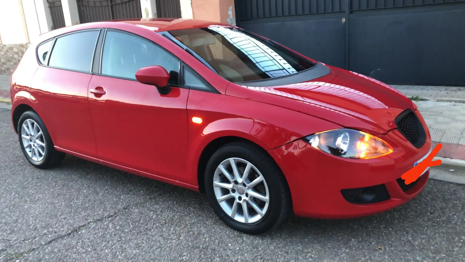 SEAT Leon León 1.6TDI CR Reference Copa 90 Rojo - 1