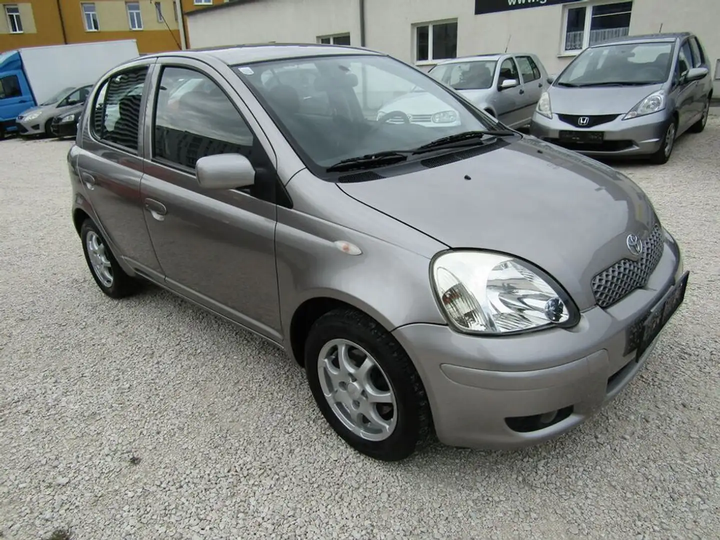 Toyota Yaris 1,4 D-4D Linea Sol Grau - 2