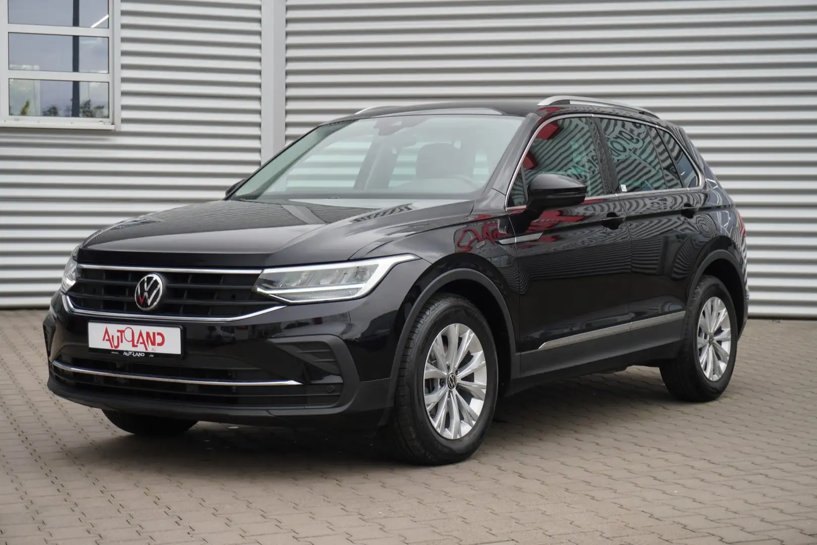 Volkswagen Tiguan 1.5 TSI Life LED Navi Virtual Cockpit AHK Schwarz - 2