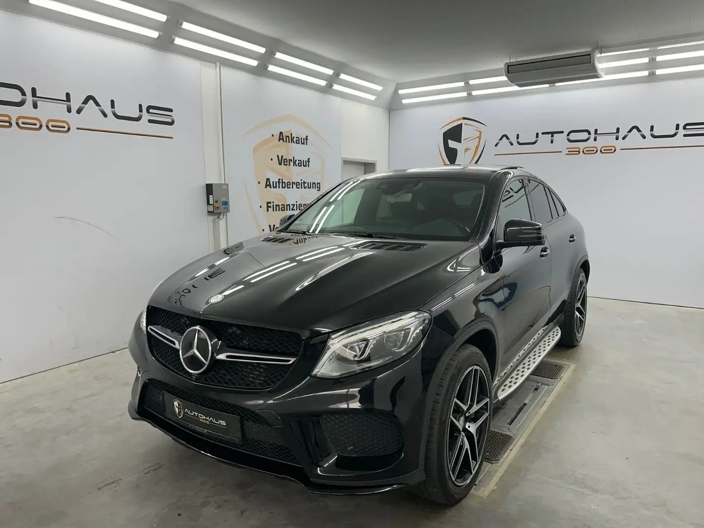 Mercedes-Benz GLE 350 d 4Matic Coupe AMG ACC PANO KEYLESS 360° Noir - 1