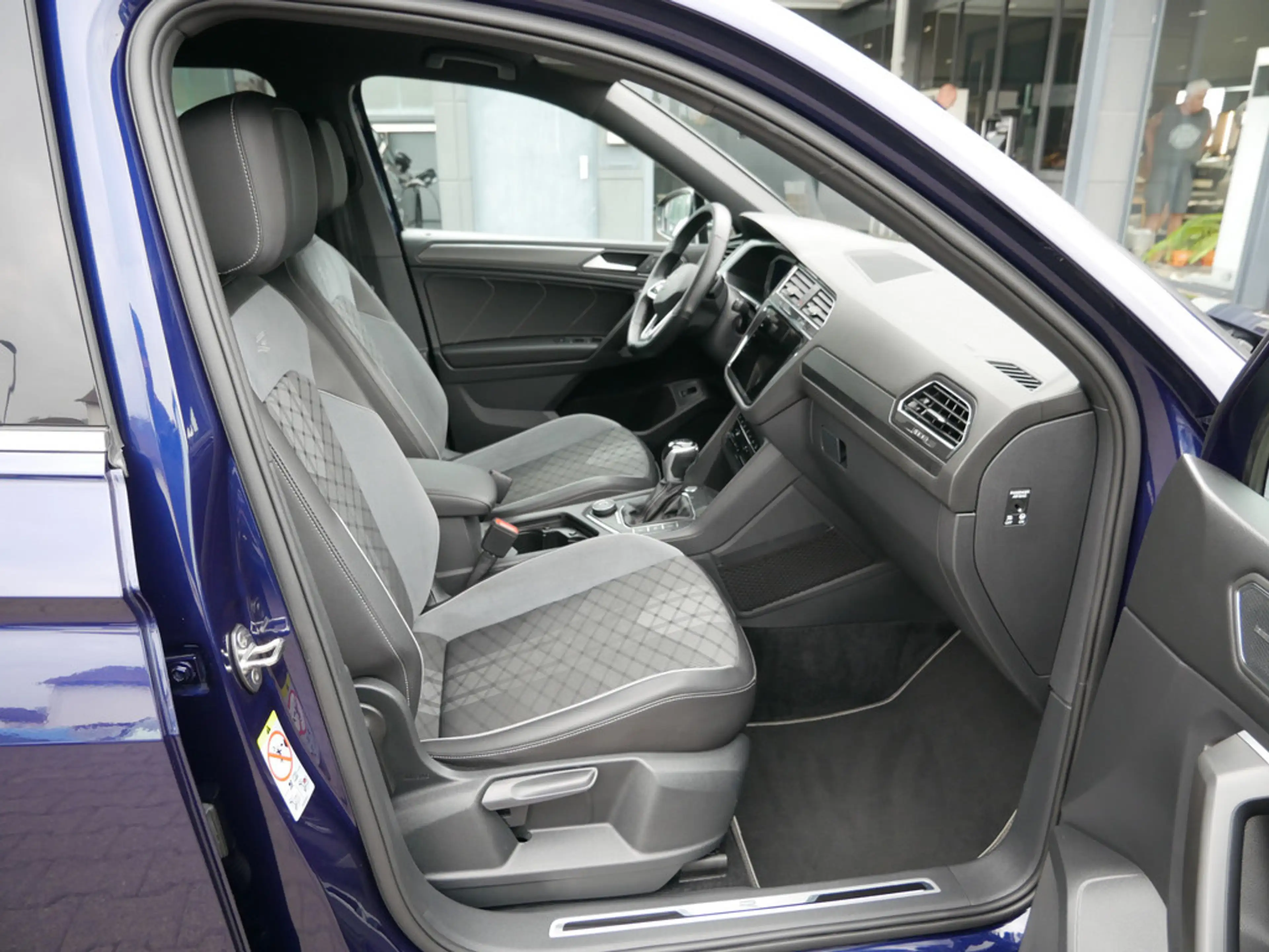 Volkswagen Tiguan Allspace 2.0 TSI R-Line 4Motion 360° — photo 3